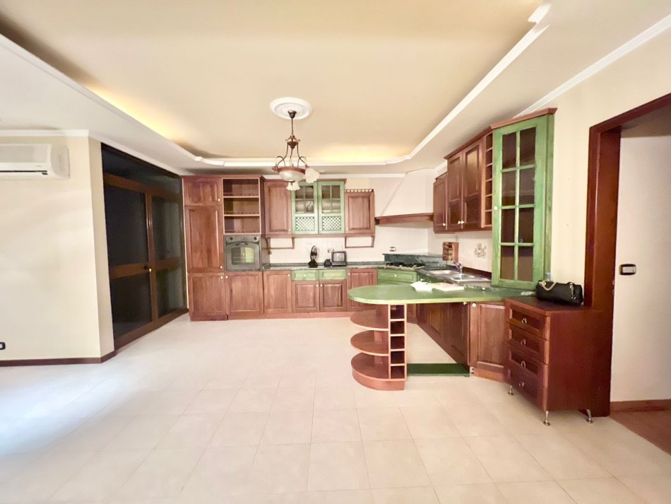 Tirane, jepet me qera apartament Kati 4, 139 m² 130 € 