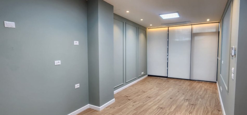 Tirane, jepet me qera zyre Kati 6, 1.400 € (Lake vew)