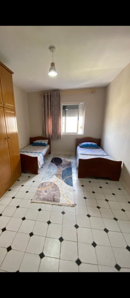 Tirane, jepet me qera apartament 2+1+Ballkon Kati 5, 100 m² 600 € (Rruga Ali Visha, Pranë Ambasadës Amerikane)