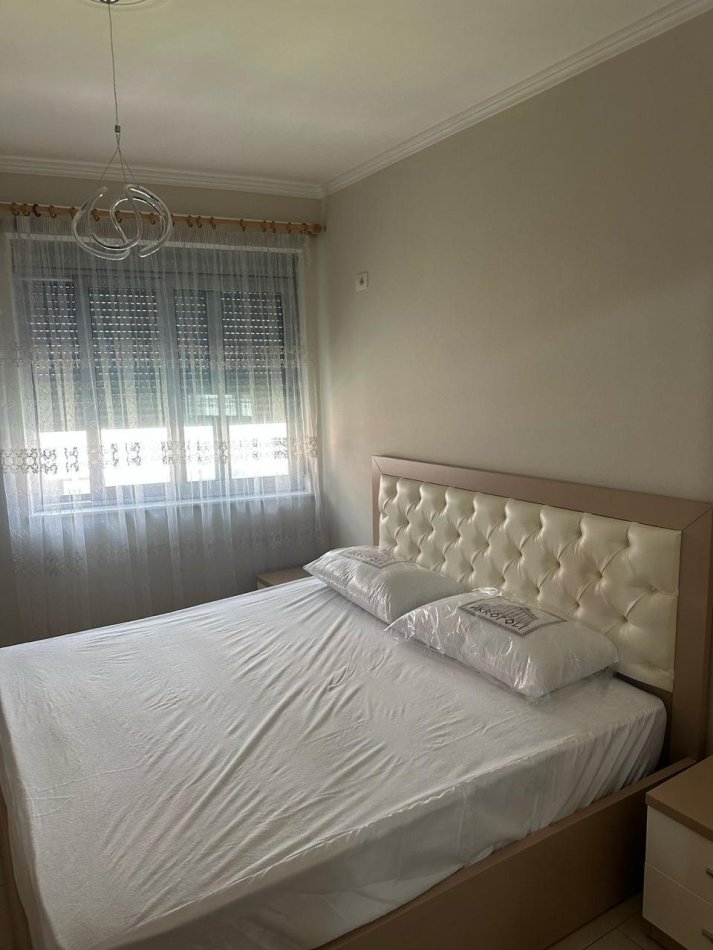 Tirane, jepet me qera apartament 1+1 Kati 4, 66 m² 550 € (Peti)