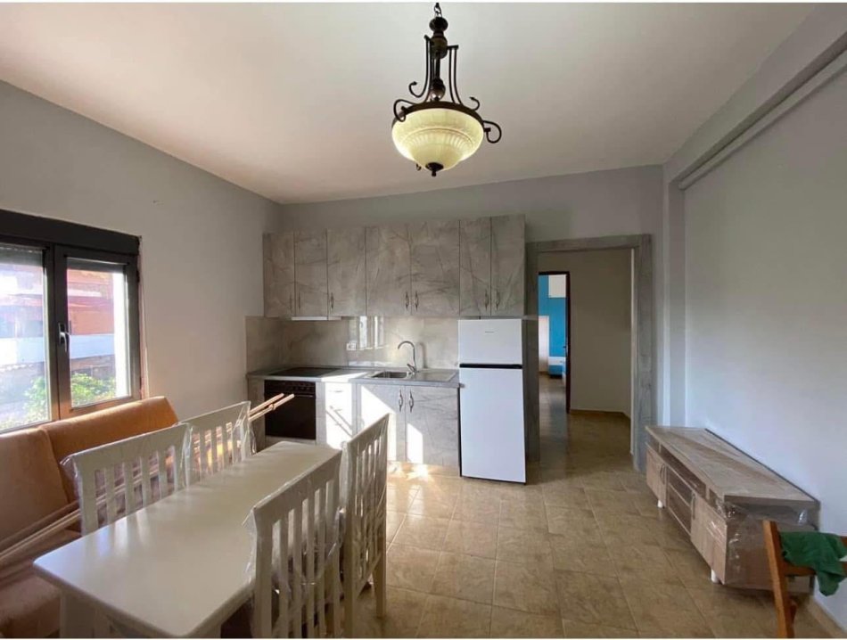 Tirane, jepet me qera apartament 1+1 , (BIRA TIRANA)