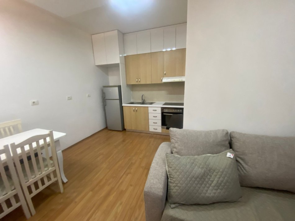 Tirane, jepet me qera apartament 1+1 Kati 3, 64 m² 500 € (Hamdi Sina)