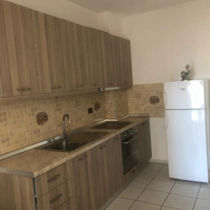 Tirane, jepet me qera apartament 1+1 Kati 3, 65 m² 400 € (Xhamllik)