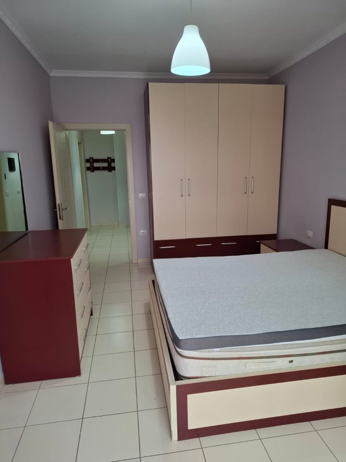 Tirane, jepet me qera apartament 1+1 Kati 4, 400 € (Astir)