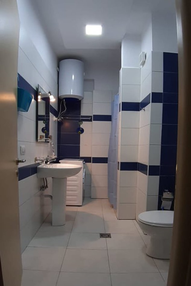 Tirane, jepet me qera apartament 1+1+Ballkon Kati 4, 68 m² 490 € (Kompleksi Kontakt, 21 Dhjetori)