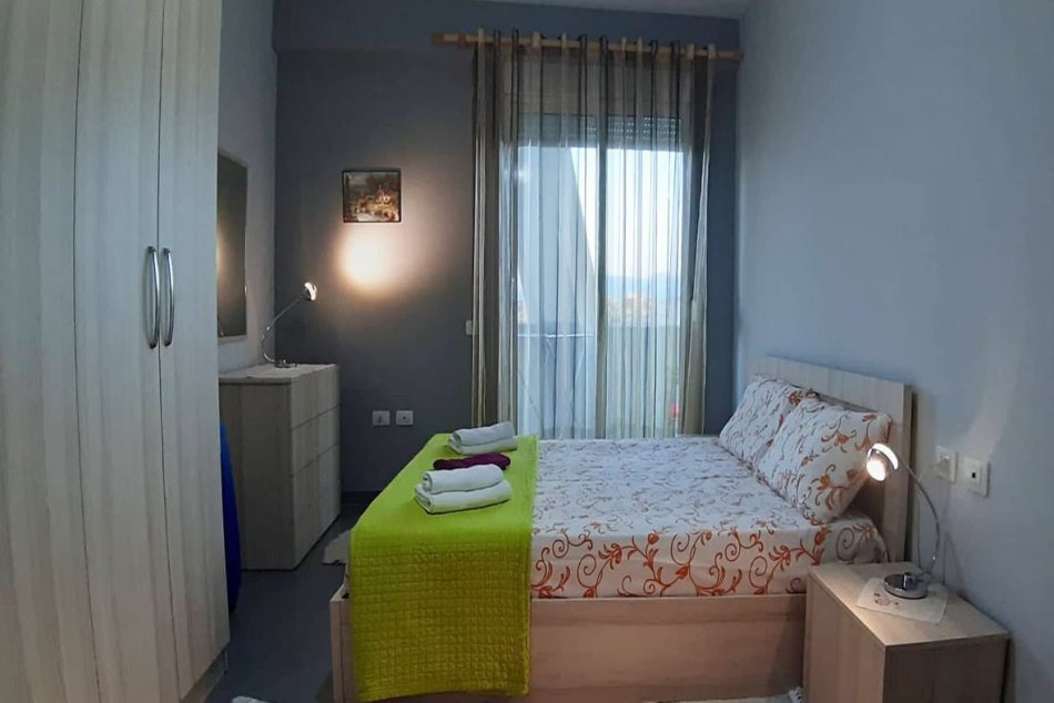 Tirane, jepet me qera apartament 1+1+Ballkon Kati 4, 68 m² 490 € (Kompleksi Kontakt, 21 Dhjetori)
