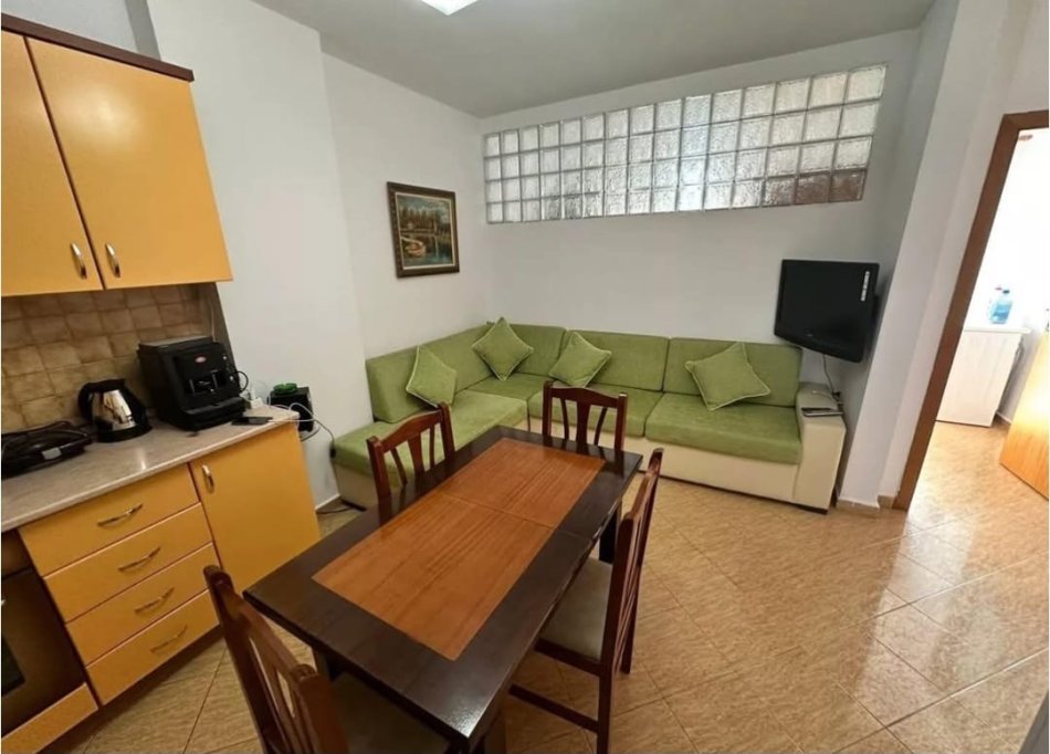 Tirane, jepet me qera apartament 1+1 Kati 2, 55 m² 400 € (5 maji)