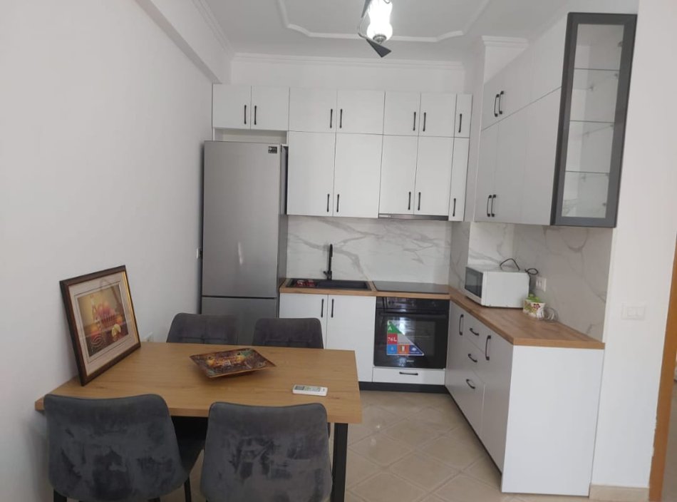 Tirane, jepet me qera apartament Kati 4, 70 m² 650 € (Kika 1)
