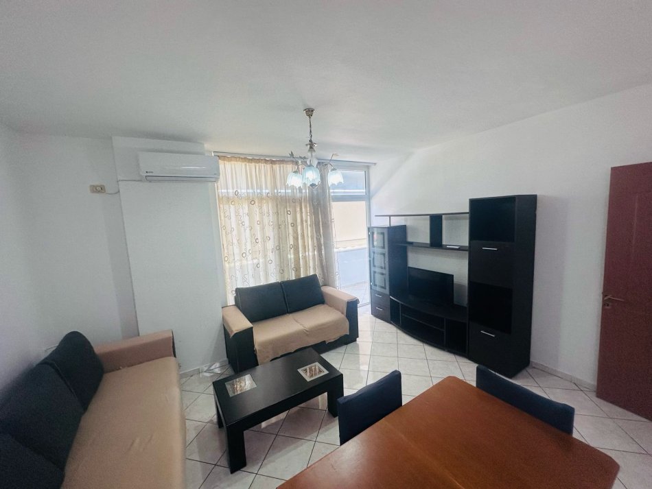 Tirane, jepet me qera apartament 1+1 Kati 6, 60 m² 400 € (Ish dogana)
