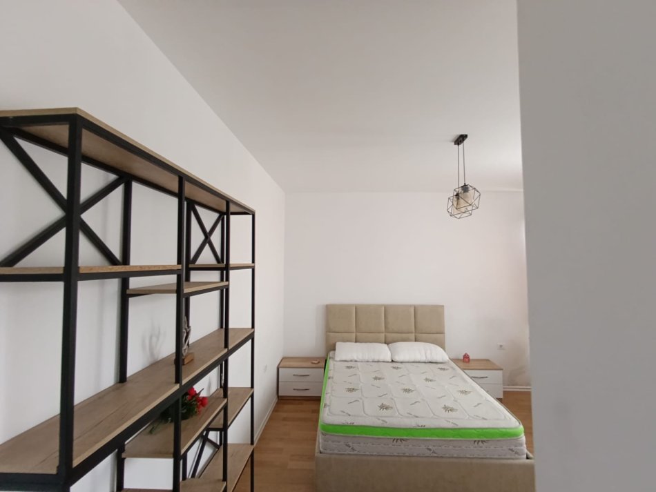 Tirane, jepet me qera apartament 2+1+Aneks+Ballkon Kati 9, 90 m² 800 € (Tek ura kristal center)