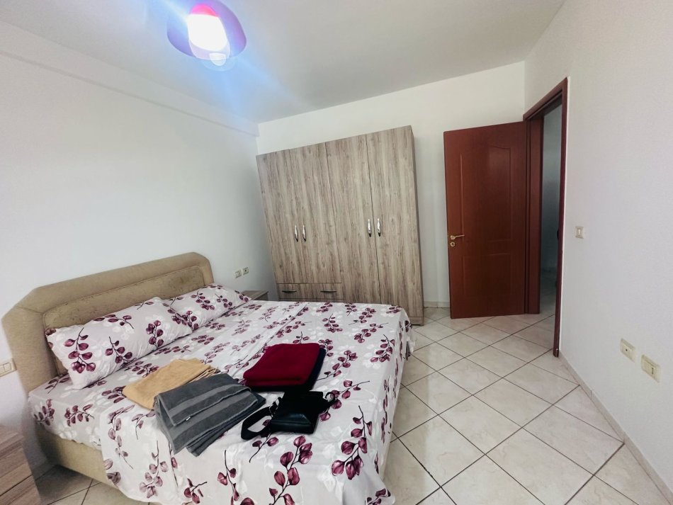 Tirane, jepet me qera apartament 1+1 Kati 6, 60 m² 400 € (Ish dogana)
