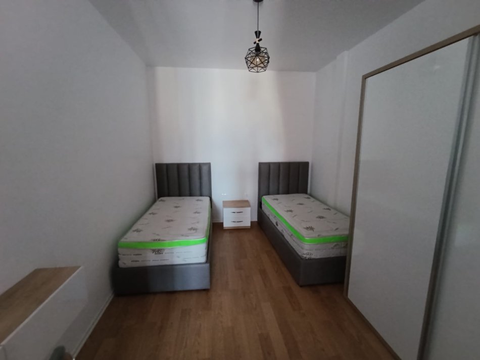 Tirane, jepet me qera apartament 2+1+Aneks+Ballkon Kati 9, 90 m² 800 € (Tek ura kristal center)