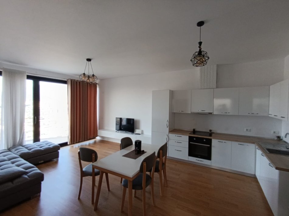 Tirane, jepet me qera apartament 2+1+Aneks+Ballkon Kati 9, 85 m² 800 € (Tek ura kristal center mundesi dhe per airbnb)