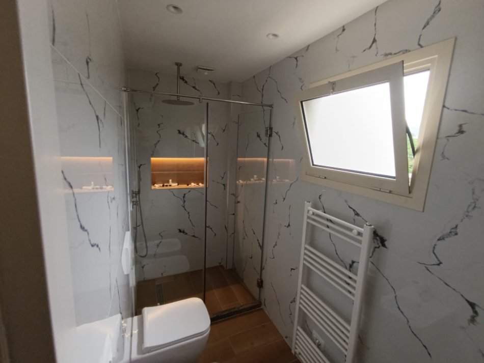 jepet me qera apartament 1+1+Aneks+Ballkon Kati 4, 65 m² 450 € (Pran spitalit nen tereza)