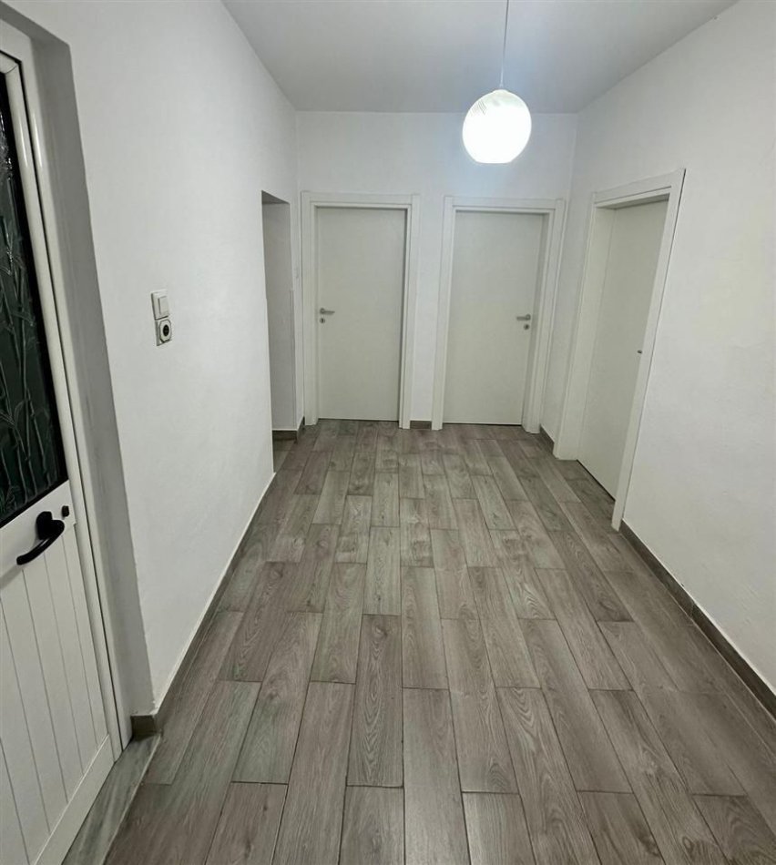 Tirane, jepet me qera apartament 2+1 Kati 4, 550 € (Ali demi)