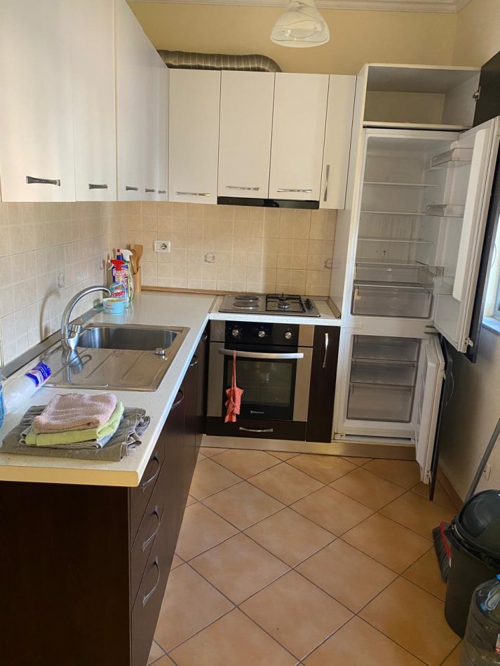 Tirane, jepet me qera apartament 2+1+Ballkon Kati 6, 95 m² 550 € (Rruga Irfan Tomini ,Përball Delijorgjit)