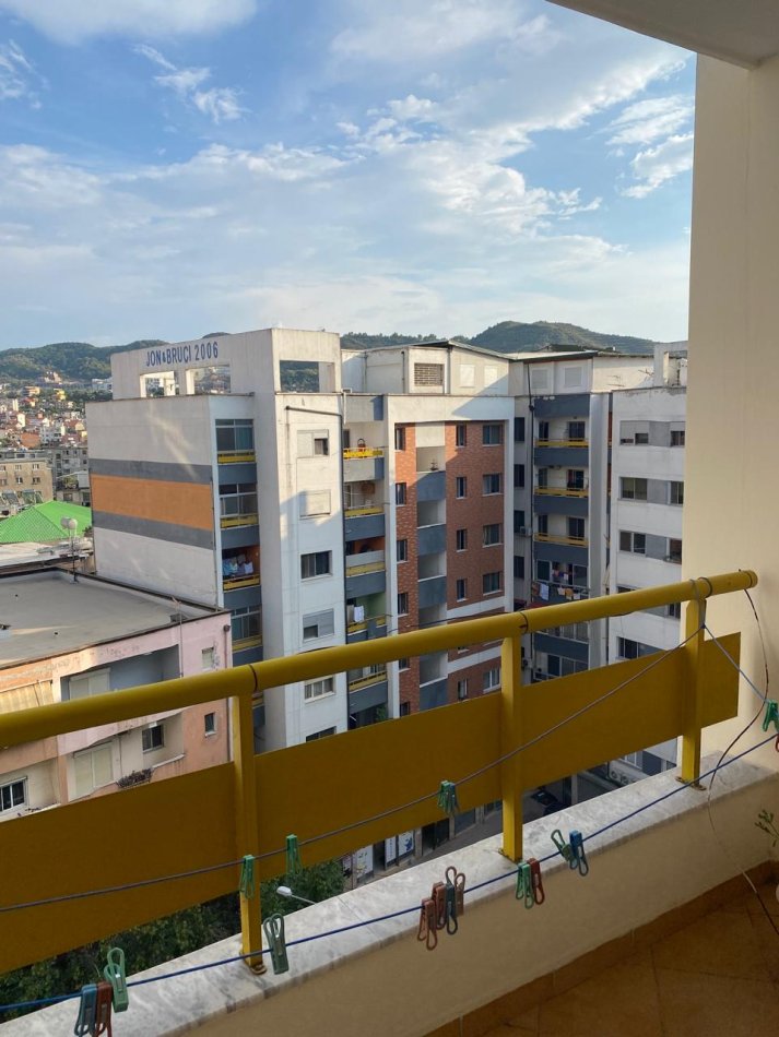 Tirane, jepet me qera apartament 2+1+Ballkon Kati 6, 95 m² 550 € (Rruga Irfan Tomini ,Përball Delijorgjit)