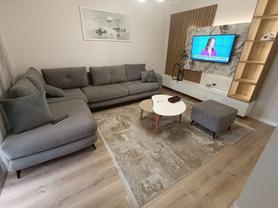 Shqiperi, jepet me qera apartament 1+1+Aneks+Ballkon Kati 4, 65 m² 450 € (Tek shkolla bashkuar)