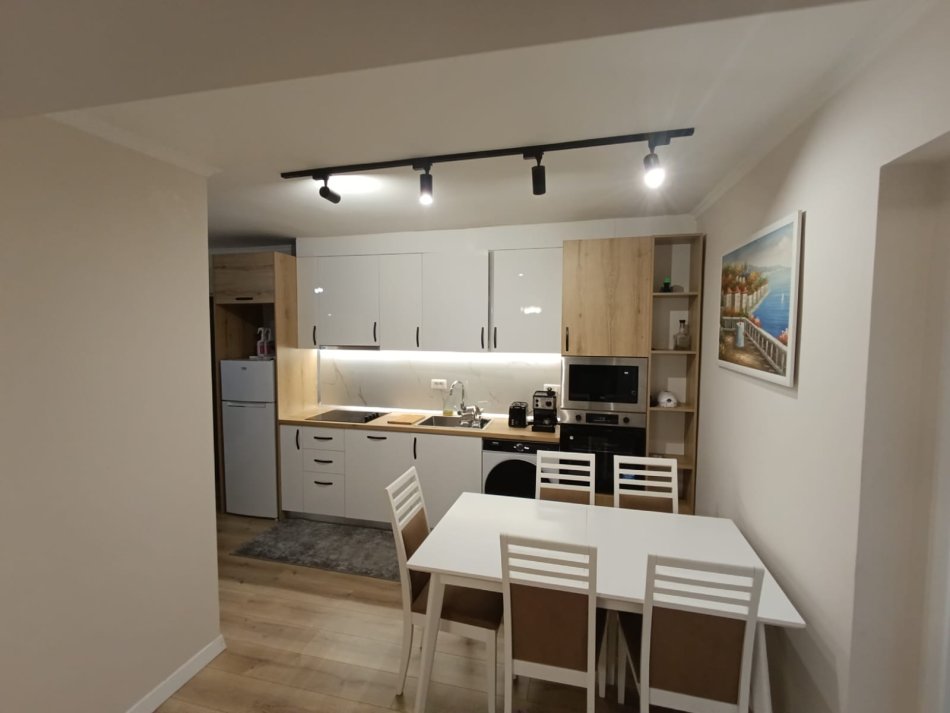 Shqiperi, jepet me qera apartament 1+1+Aneks+Ballkon Kati 4, 65 m² 450 € (Tek shkolla bashkuar)