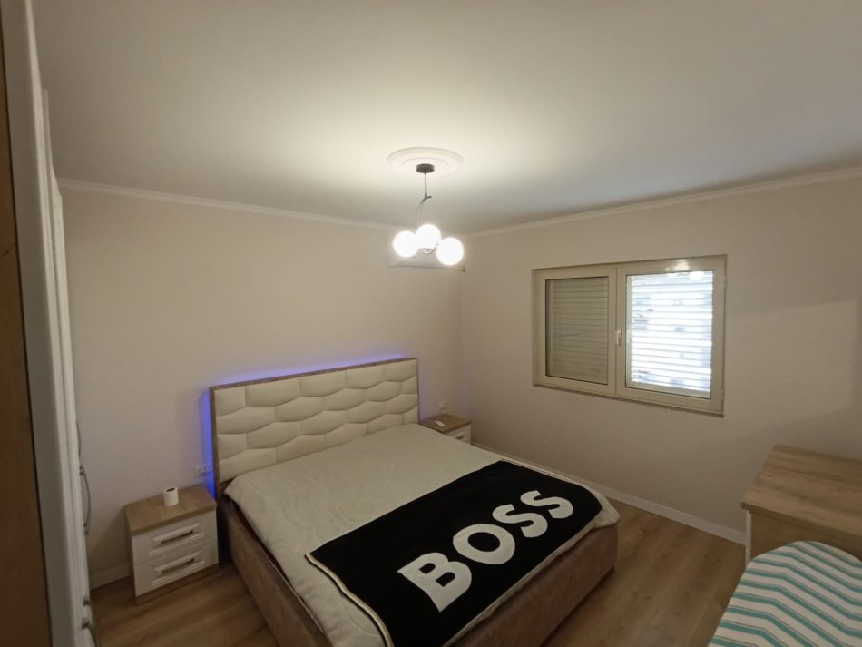 Shqiperi, jepet me qera apartament 1+1+Aneks+Ballkon Kati 4, 65 m² 450 € (Tek shkolla bashkuar)