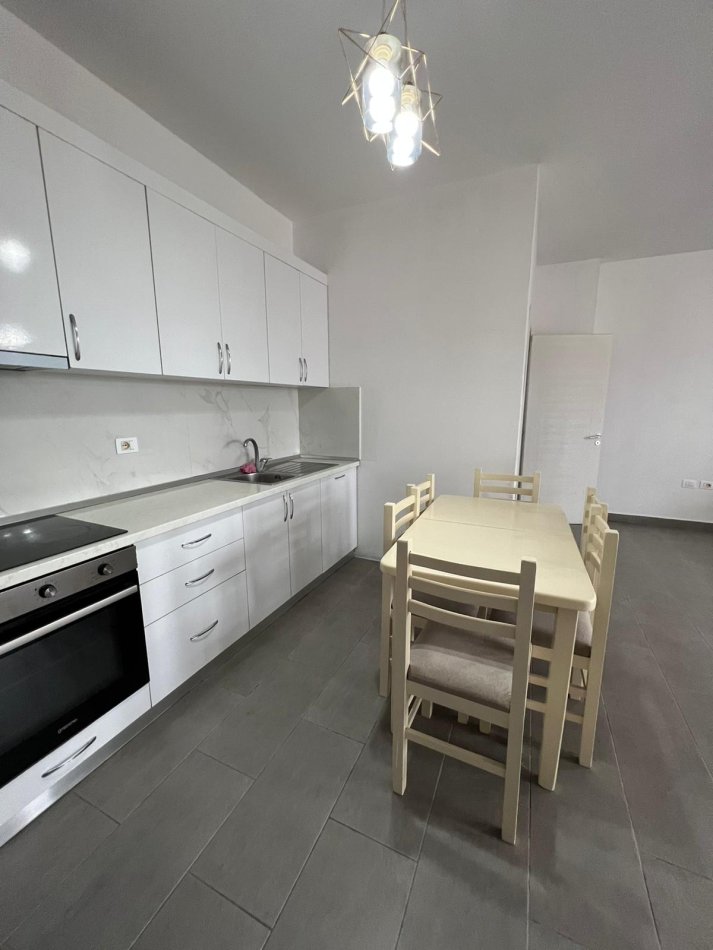 Tirane, shitet apartament 2+1+Ballkon Kati 5, 111 m² 115.000 € (BULEVARDI BLU)