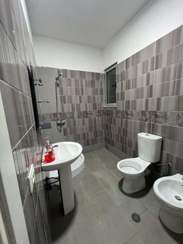 Tirane, shitet apartament 2+1+Ballkon Kati 5, 111 m² 115.000 € (BULEVARDI BLU)