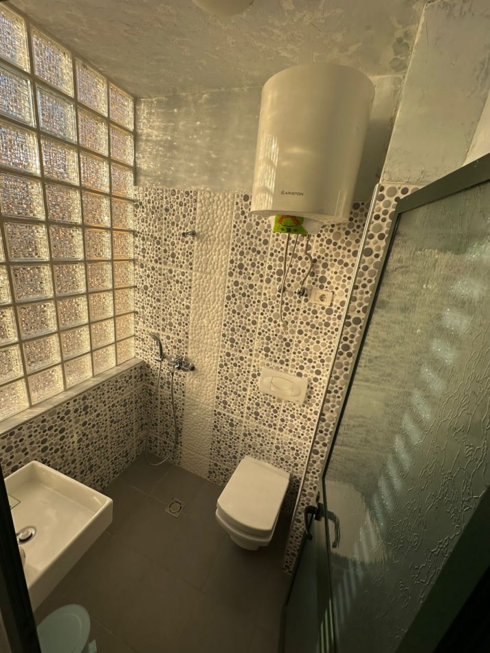 Tirane, jepet me qera apartament 2+1+Ballkon Kati 2, 110 m² 650 € (Rruga Shyshyri Ishmi ,Xhamia Tabakëve)