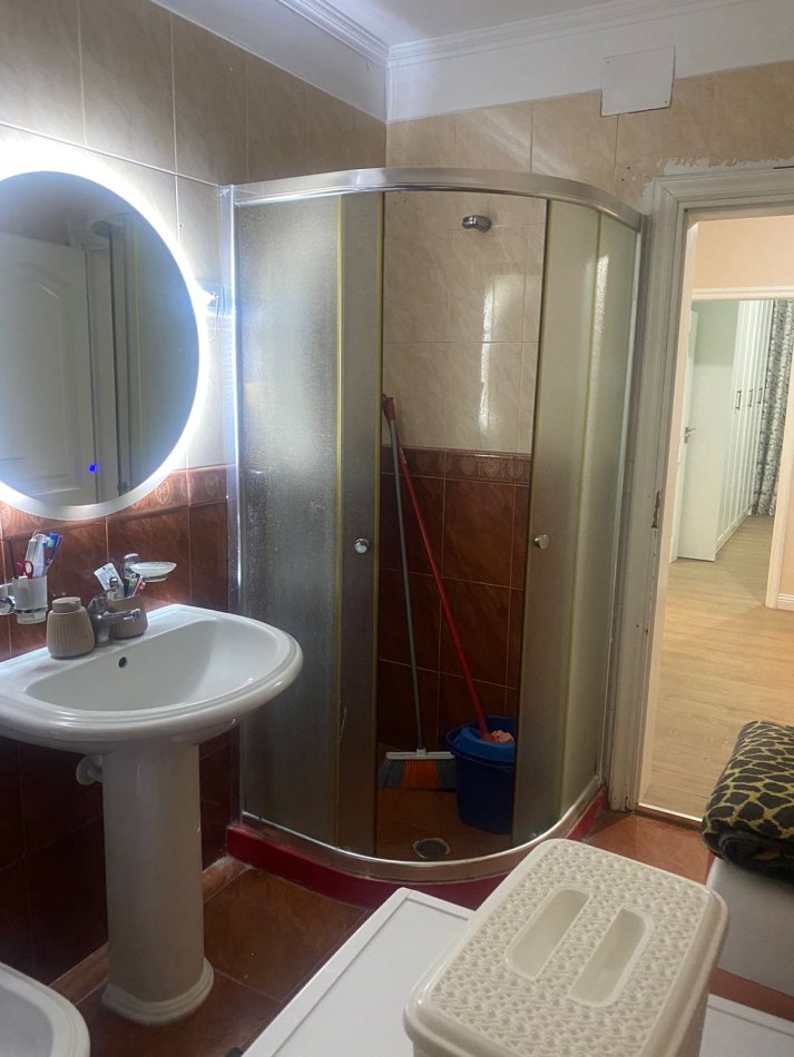 Tirane, jepet me qera apartament 2+1+Ballkon Kati 5, 90 m² 600 € (Varri Bamit)