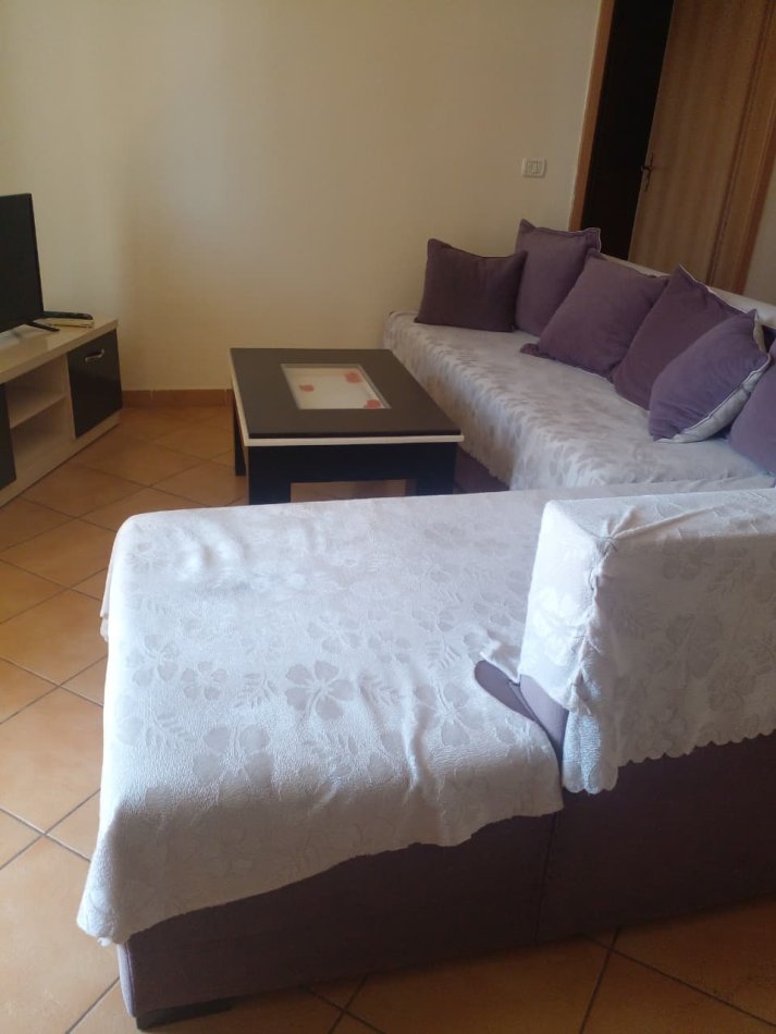 Tirane, jepet me qera apartament 2+1+Ballkon Kati 6, 100 m² 550 € (PALLATI ME SHIGJETA)