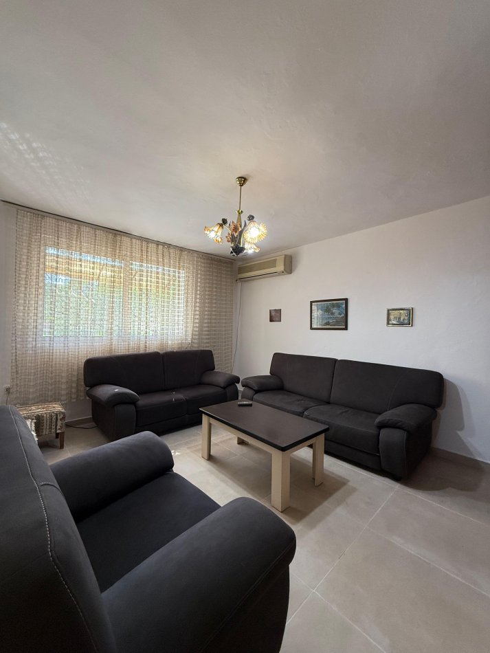 Tirane, jepet me qera apartament 3+1 te Mozaiku Kati 4, 85 m² 600 €