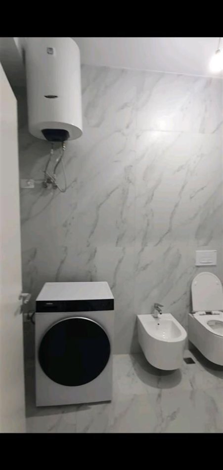 Tirane, jepet me qera apartament 1+1 Kati 5, 450 € (Ali dem)