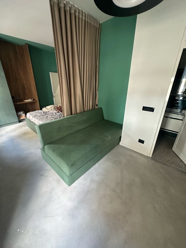 Tirane, jepet me qera Garsonier,Kati 5, 45 m² 500 € (Shallvaret,Qendër,Rruga Reshit Çollaku.)