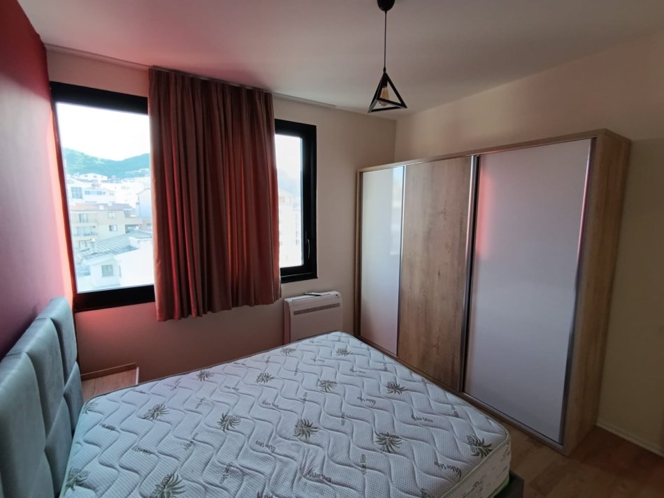 Tirane, jepet me qera apartament 1+1 Kati 9, 50 m² 450 € (Tek ura kristal center)