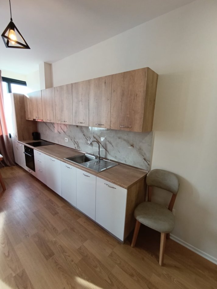 Tirane, jepet me qera apartament 1+1 Kati 9, 50 m² 450 € (Tek ura kristal center)