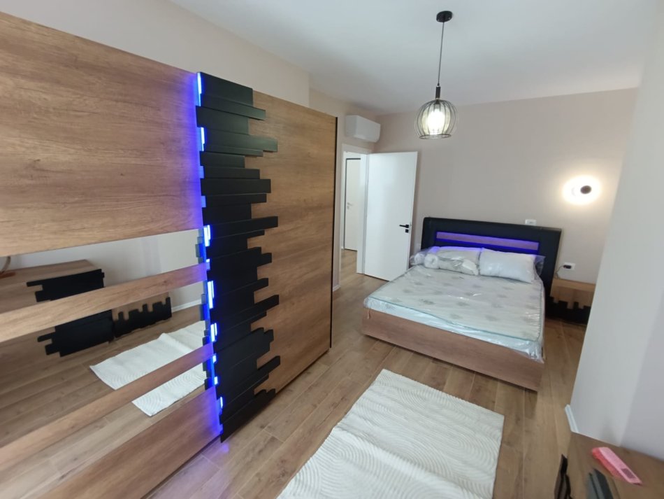 Tirane, jepet me qera apartament 2+1+Aneks+Ballkon Kati 3, 104 m² 999 € (Qender rruga barrikadave)