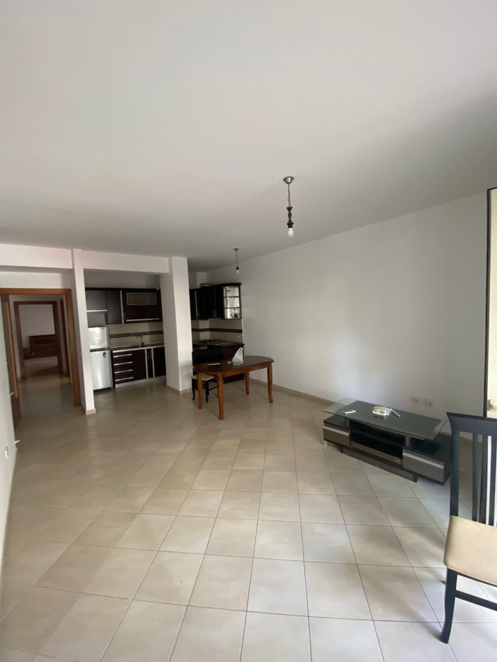 Tirane, jepet me qera apartament 2+1+Aneks+Ballkon Kati 3, 105 m² 600 € (Kristal center komuna parisit)