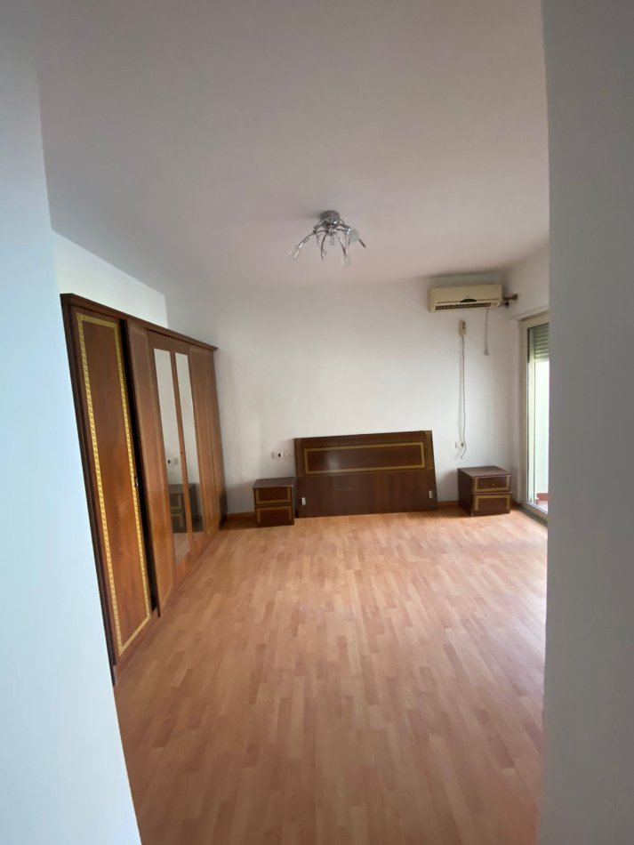 Tirane, jepet me qera apartament 2+1+Aneks+Ballkon Kati 3, 105 m² 600 € (Kristal center komuna parisit)