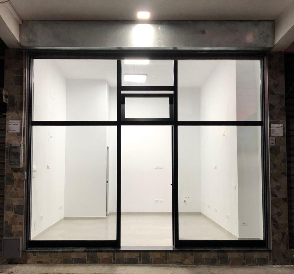 Tirane, jepet me qera dyqan Kati 0, 21 m² 550 € (Riza cerova)