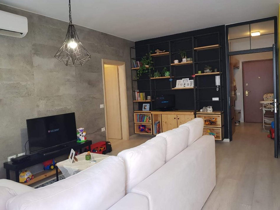 Shqiperi, jepet me qera apartament 1+1+Aneks+Ballkon Kati 3, 70 m² 600 € (Komuna parisit)