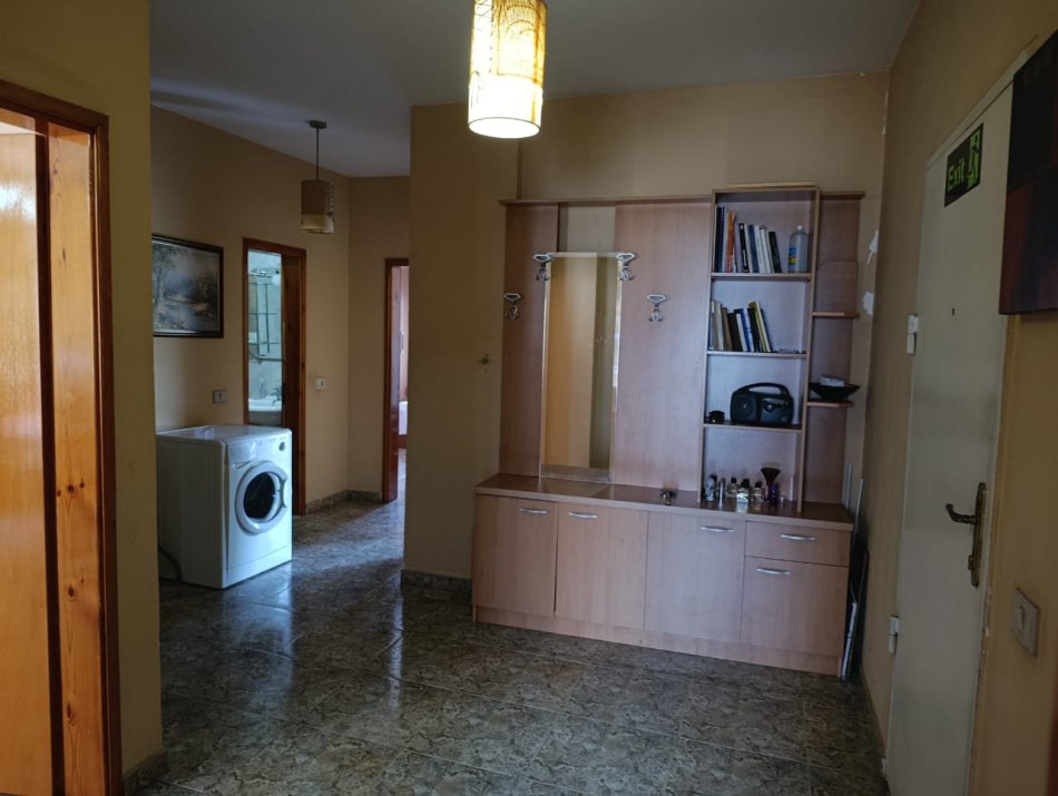 Tirane, jepet me qera apartament 2+1 Kati 3, 135 m² 550 € 