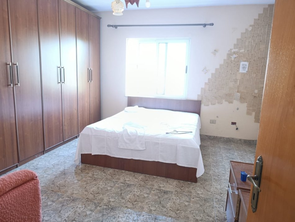 Tirane, jepet me qera apartament 2+1 Kati 3, 135 m² 550 € 