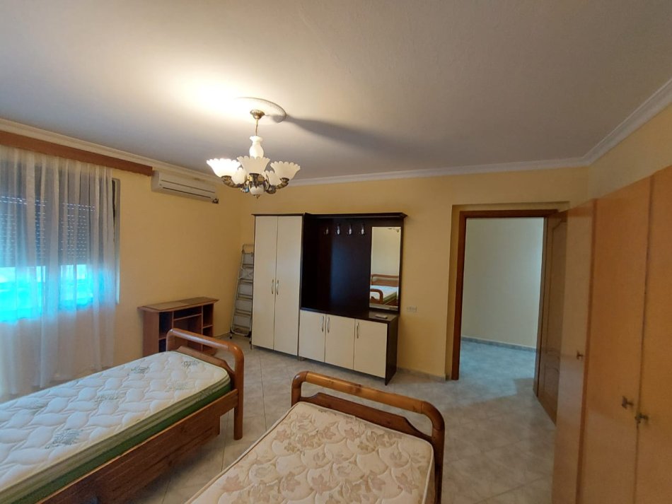 Tirane, jepet me qera apartament 2+1+Ballkon Kati 5, 73 m² 450 € 