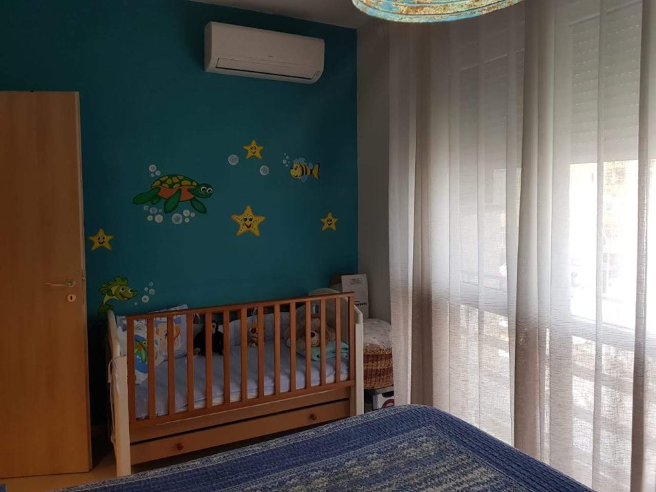 Shqiperi, jepet me qera apartament 1+1+Aneks+Ballkon Kati 3, 70 m² 600 € (Komuna parisit)
