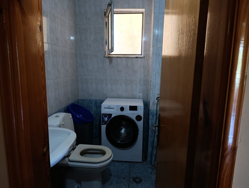 Tirane, jepet me qera apartament 2+1 Kati 3, 135 m² 550 € 