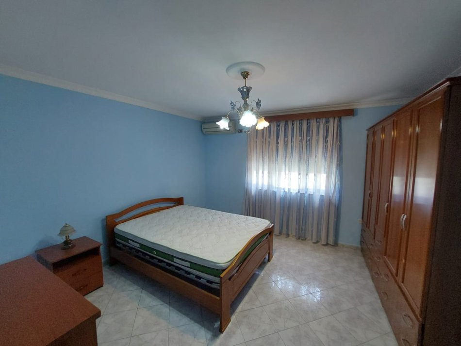 Tirane, jepet me qera apartament 2+1+Ballkon Kati 5, 73 m² 450 € 
