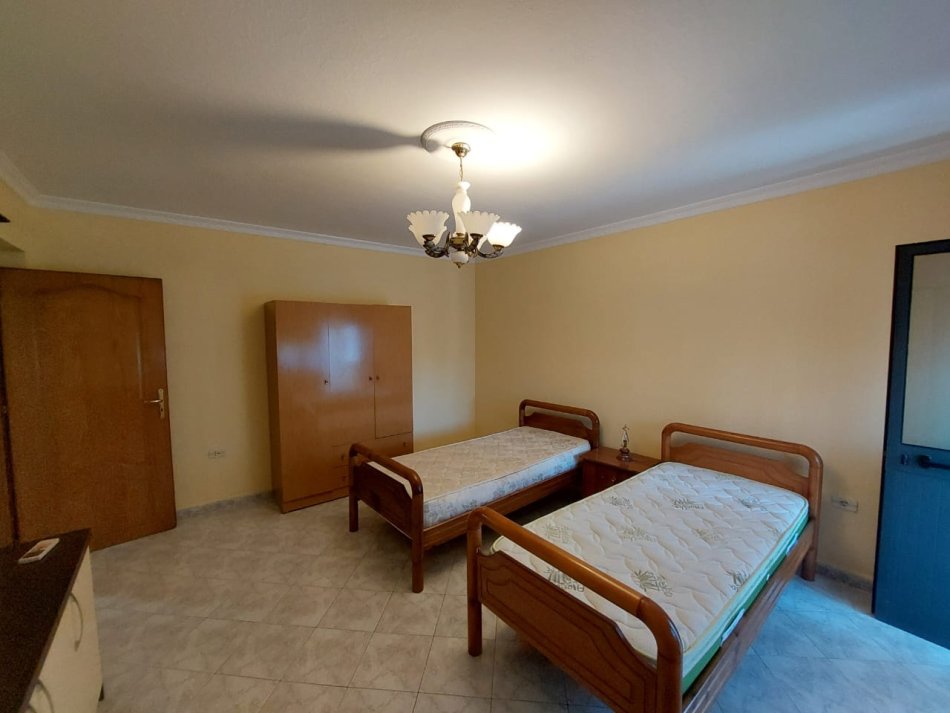 Tirane, jepet me qera apartament 2+1+Ballkon Kati 5, 73 m² 450 € 