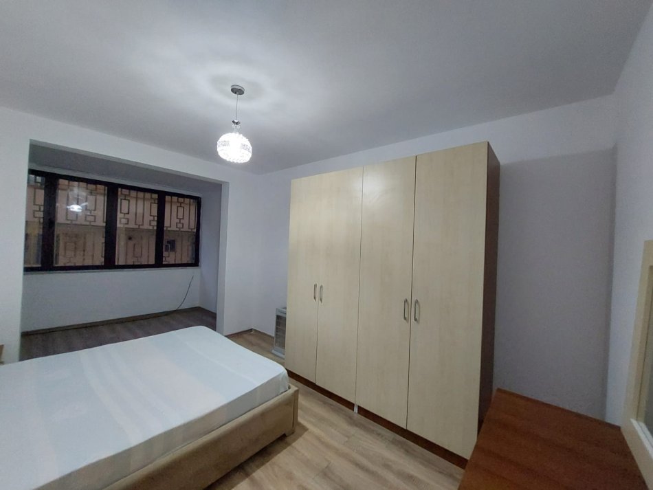 Tirane, jepet me qera apartament 1+1+Ballkon Kati 2, 60 m² 450 € 