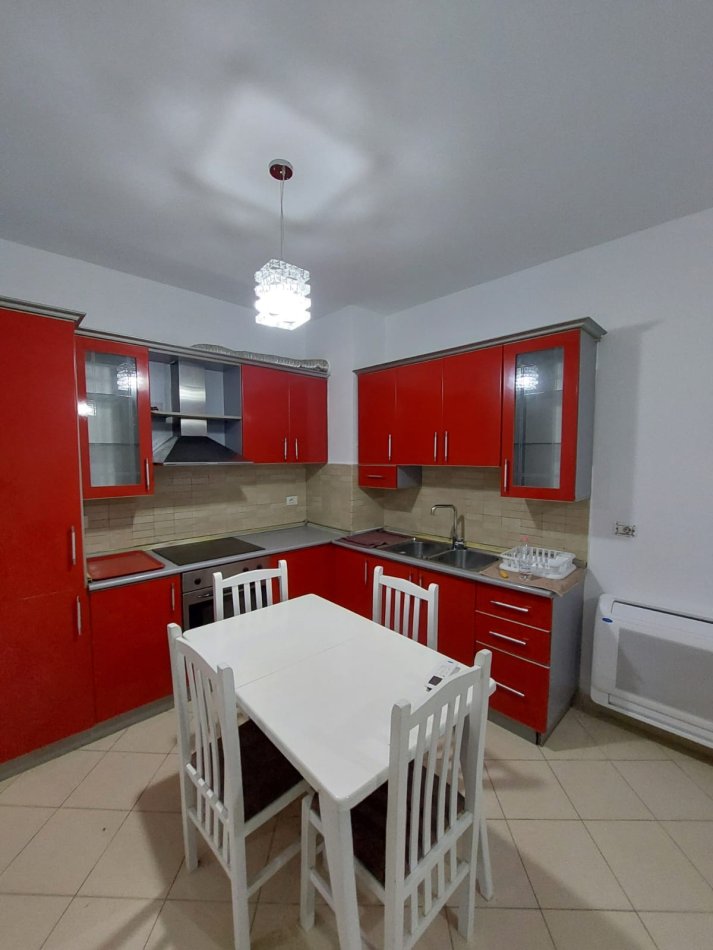 Tirane, jepet me qera apartament 1+1+Ballkon Kati 2, 60 m² 450 € 