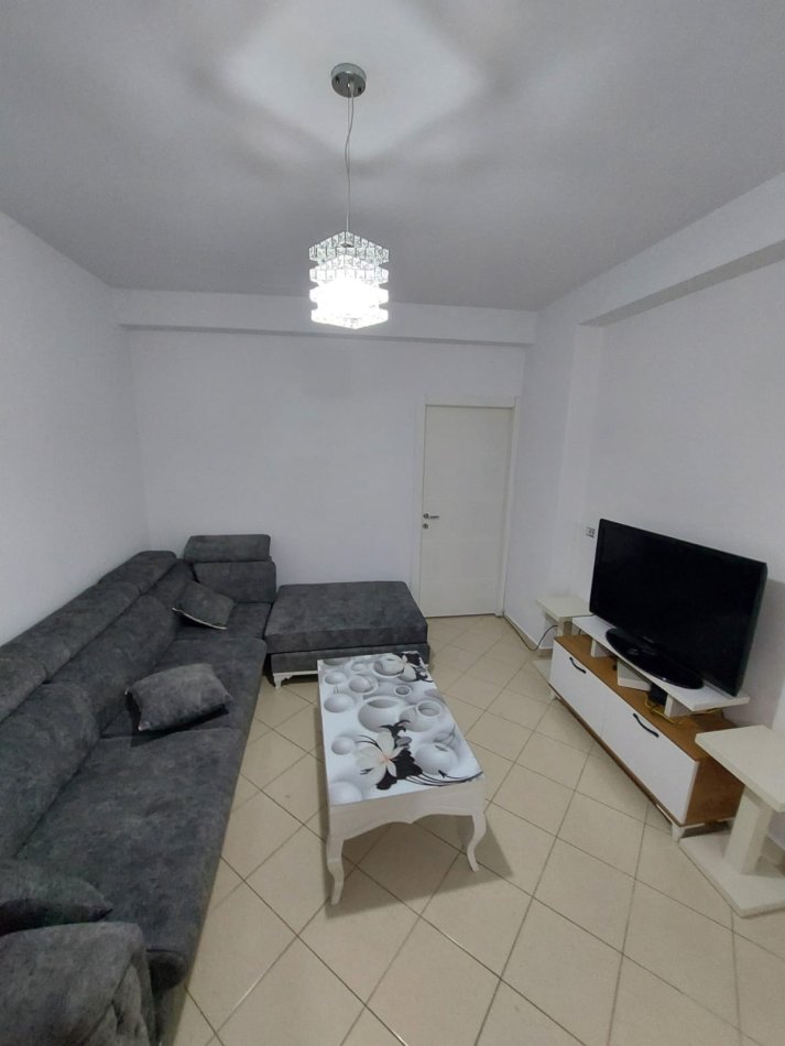 Tirane, jepet me qera apartament 1+1+Ballkon Kati 2, 60 m² 450 € 