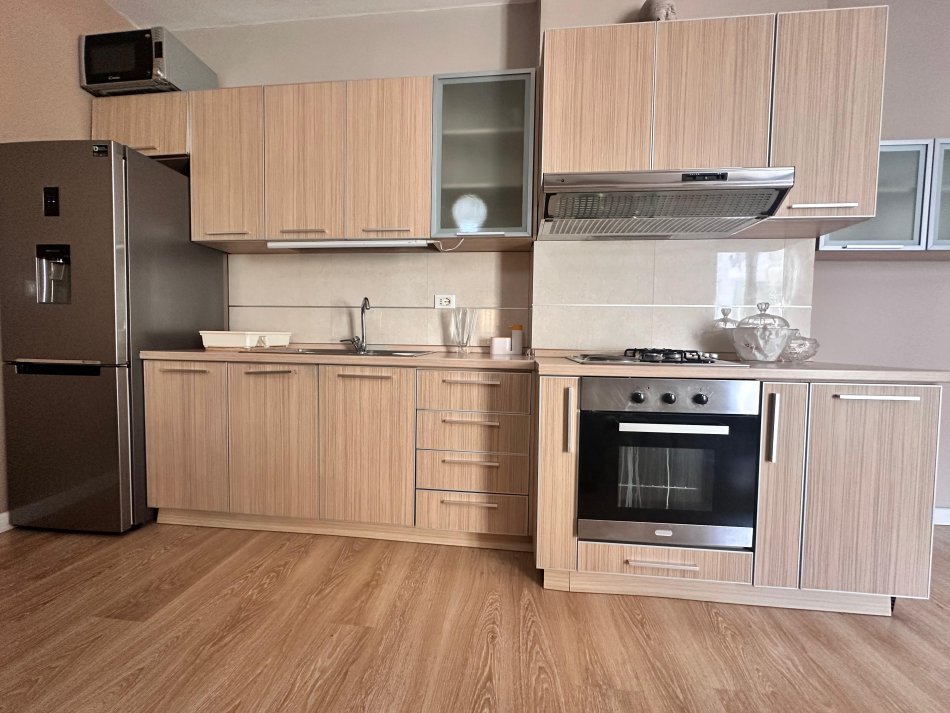 Tirane, jepet me qera 1+1+Ballkon Kati 2, 71 m² 500 € (Rruga eduart mano)